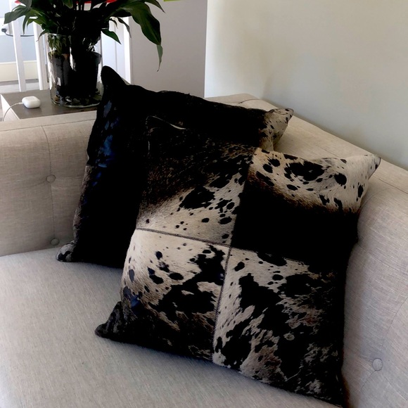 Two designer throw cushions with calf skin - Picture 1 of 6